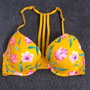 NWOT! Front clip Pink Victoria’s Secret bra!